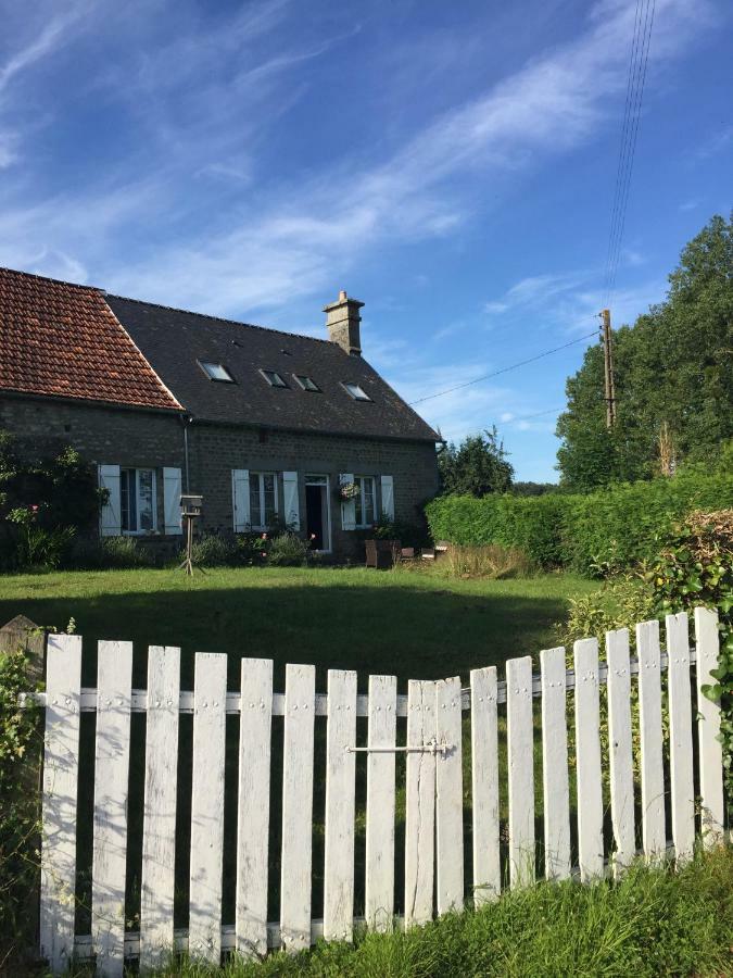 No 3 Route De Lingramiere Bed and Breakfast La Ferte-Mace Exteriör bild